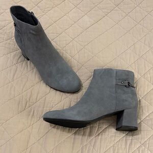NWT! Bandolino Masie Dark Gray Suede Ankle Boots. Sz 8.5.